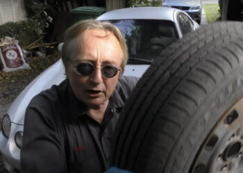 Žinomas mechanikas įspėja vairuotojus dėl „padangų montavimo sukčiavimo“