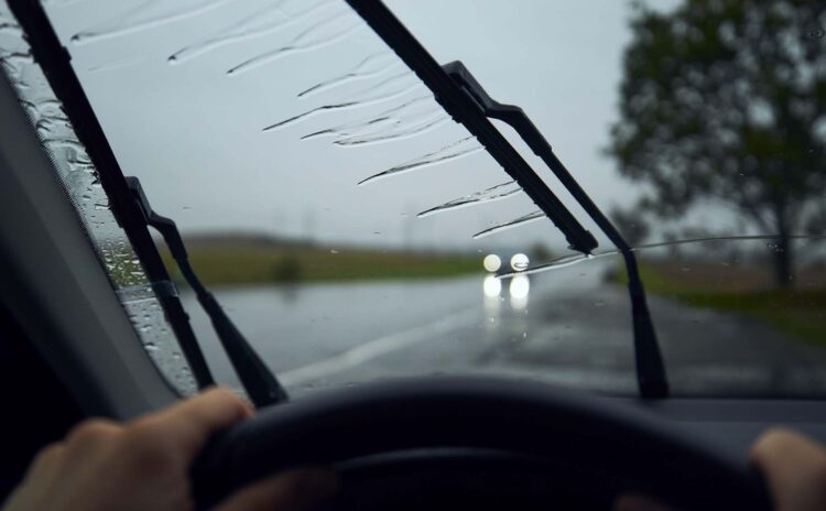 automobilio priekinis stiklas priekinio stiklo valytuvai lietaus jutikliai