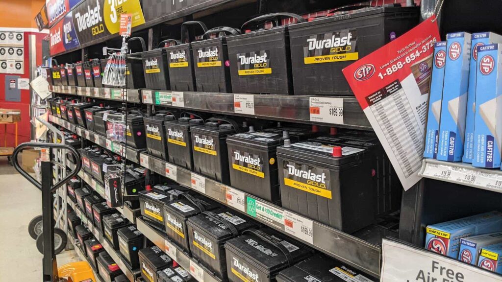 automobiliu akumuliatoriai akumuliatoriu parduotuve sandelys