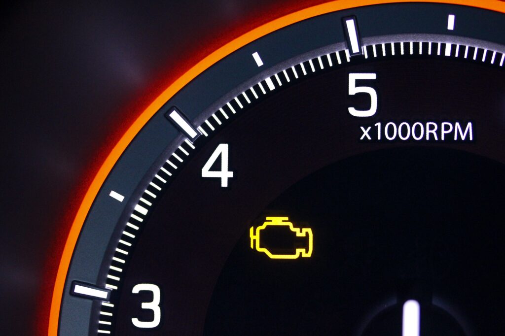 avarinis rezimas check engine