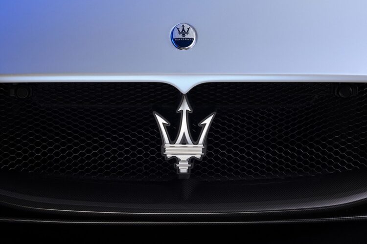 maserati automobiliu logotipas