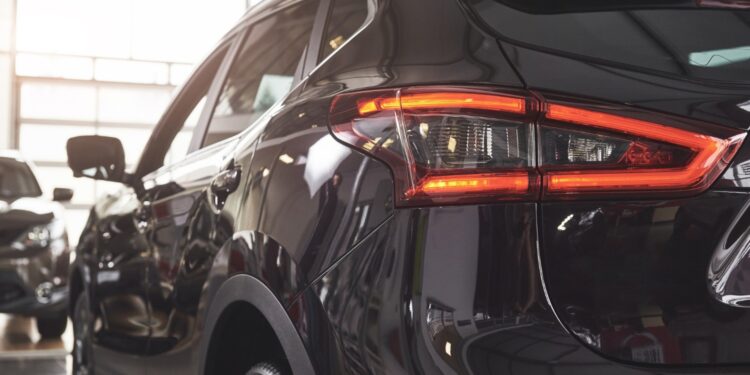 naudotas automobilis automobiliu salonas