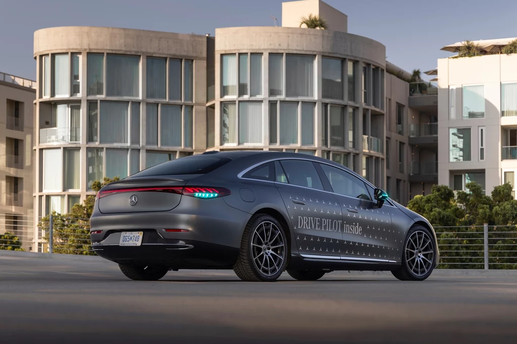 nauji mercedes-benz automobilio zibintai turkio spalvos autonomines transporto priemones zibintai