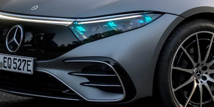nauji mercedes-benz automobilio zibintai turkio spalvos autonomines transporto priemones zibintai