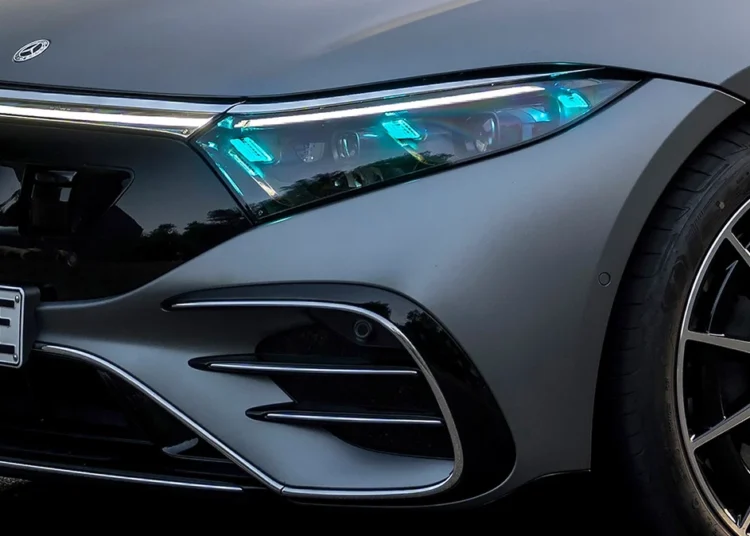 nauji mercedes-benz automobilio zibintai turkio spalvos autonomines transporto priemones zibintai