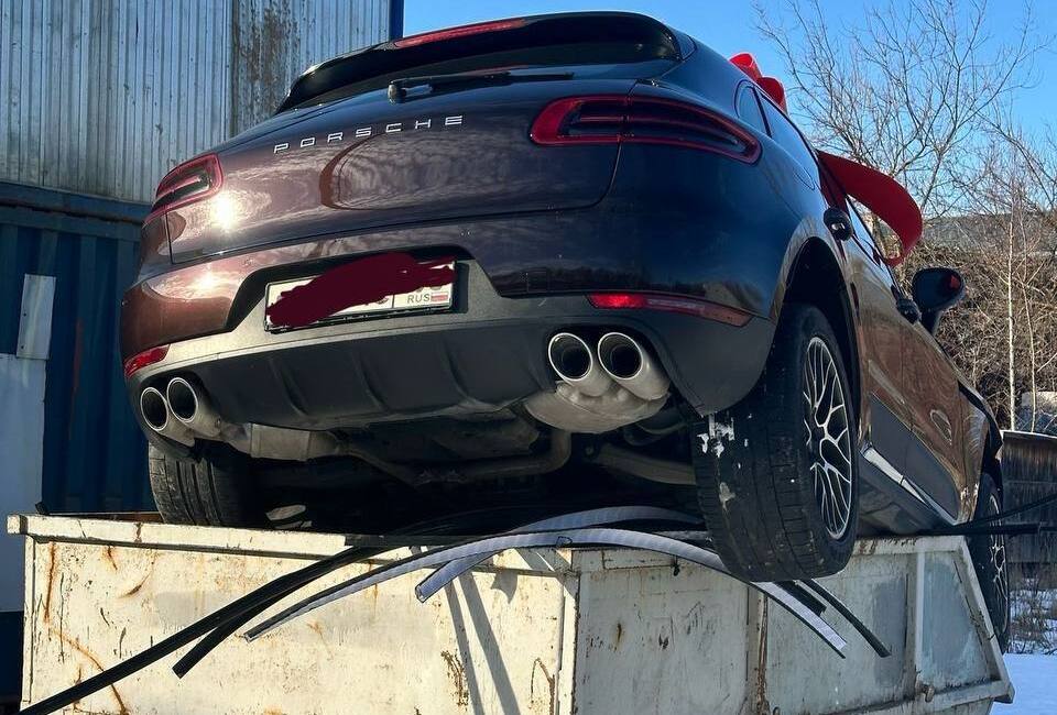 porsche macan visureigis siuksliu konteineryje 3