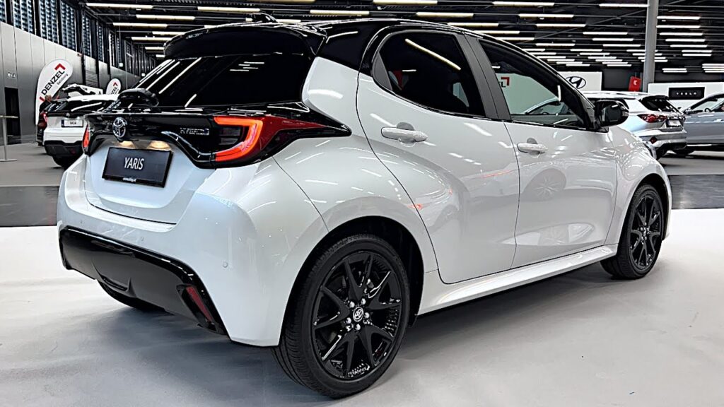 toyota yaris hybrid
