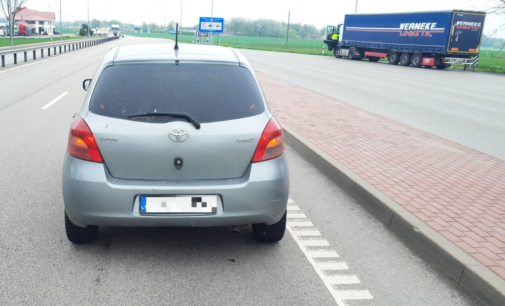 Sulaikytas vairuotojas įtariamas dokumento klastojim