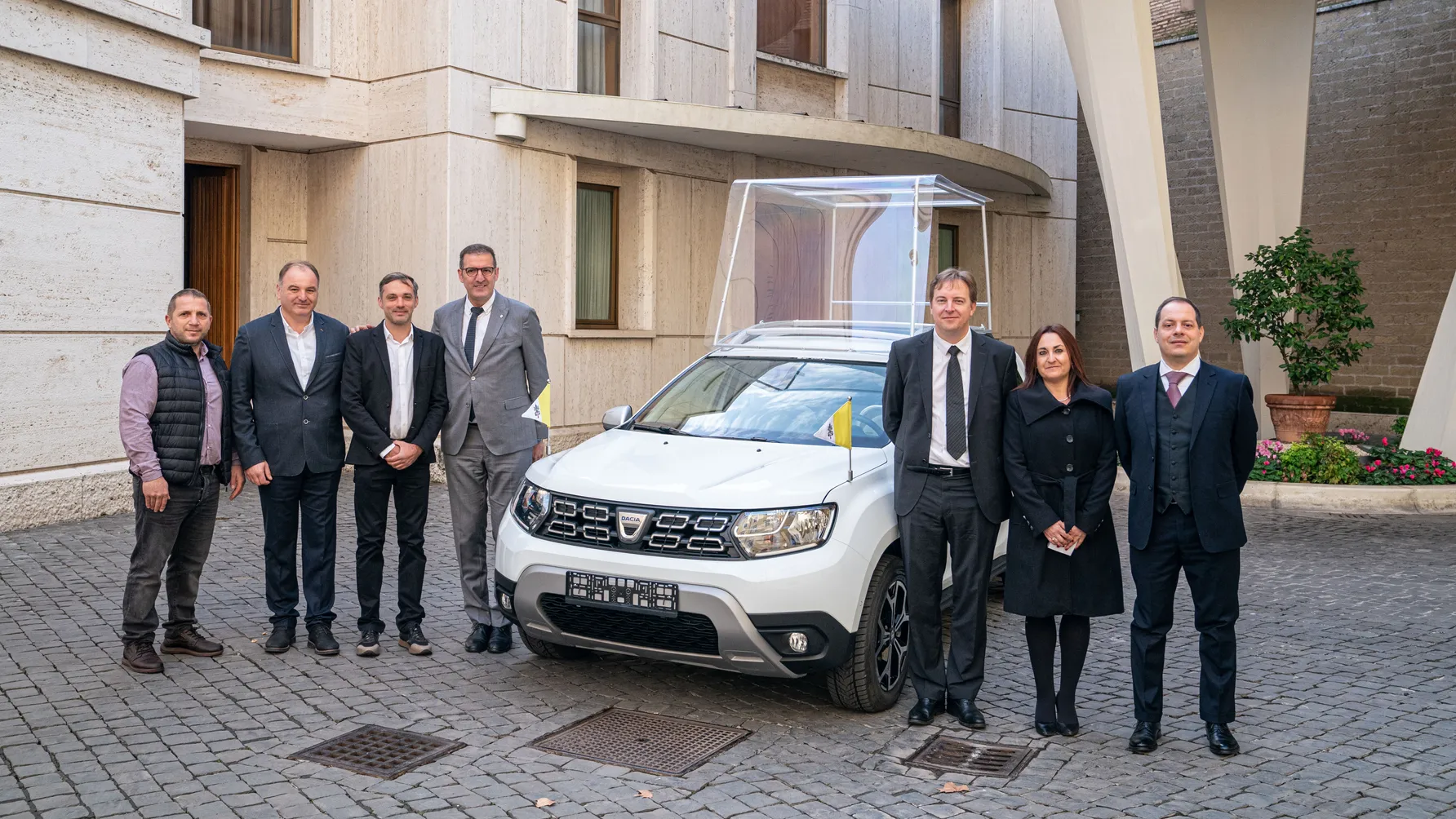 Dacia Duster Popiežius Pranciškus Papamobilis