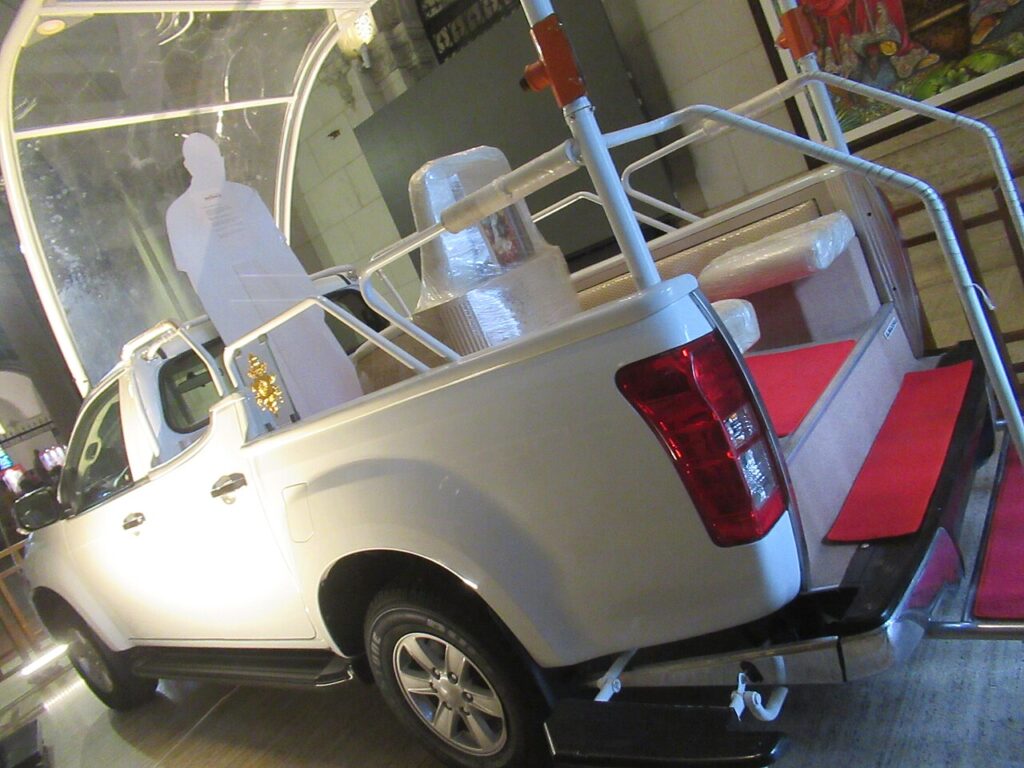 Isuzu D-Max Popiežius Pranciškus Papamobilis