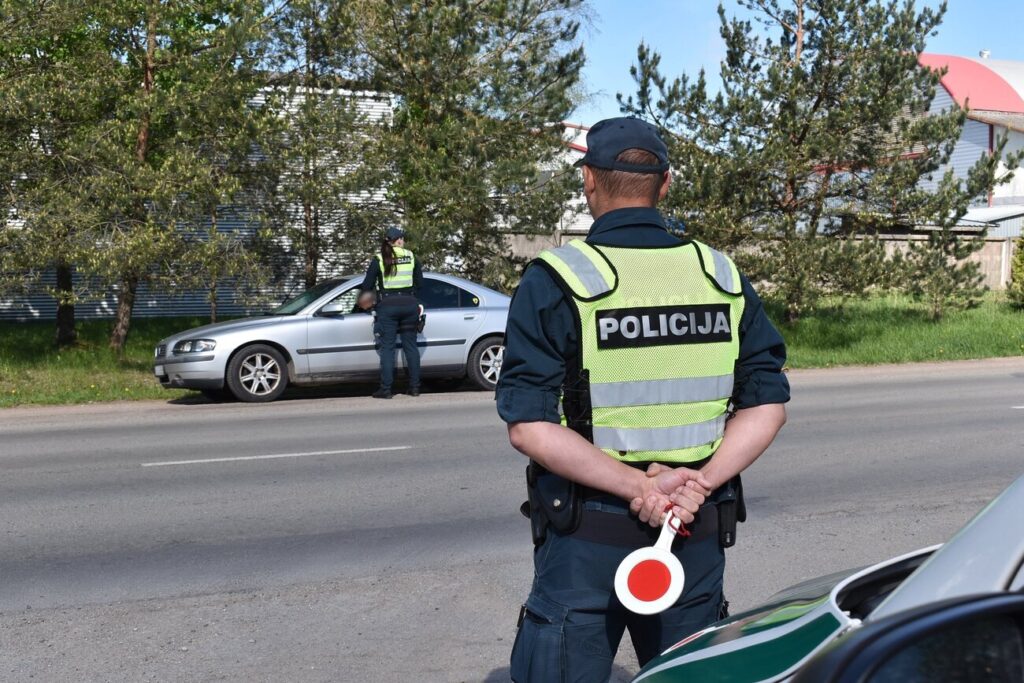 reidas policijos pareigunas stop kontrole vairuotojo pazymejimas teises vairuoti atemimas
