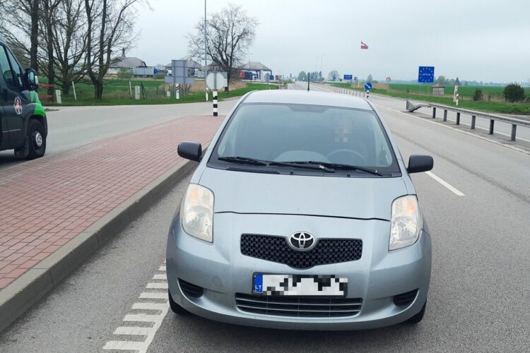 Sulaikytas vairuotojas įtariamas dokumento klastojim