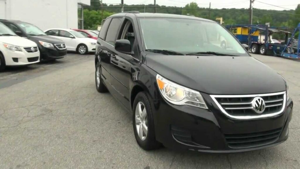 Volkswagen Routan 2011