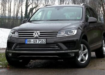 Volkswagen Touareg 3.0 TDI dyzelinis automobilis visureigis