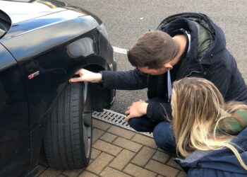 automobilio apziura padangu apziura padangu protektoriaus gylio patikra padangu nusidevejimo indikatoriai