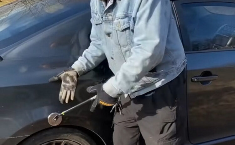 automobilio kebulo patikra su magnetu