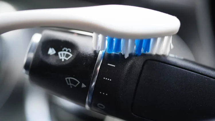 dantu sepetelis automobilio valymas dantu sepeteliu
