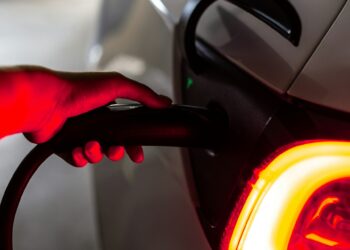 elektromobilio ikrovimo laidas ikrovimas ikroivmo stotele