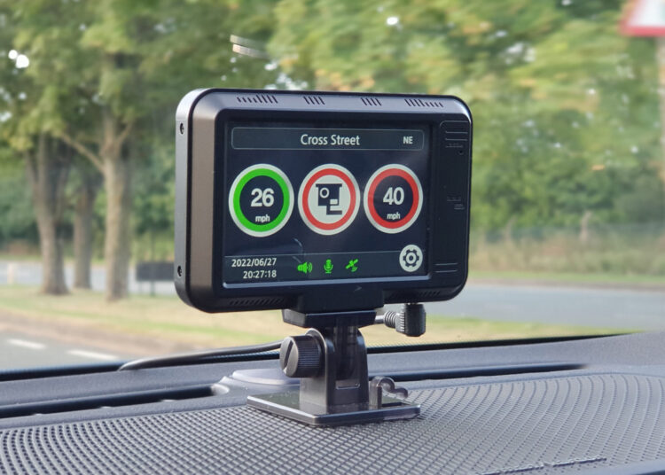gps detektorius automobilyje