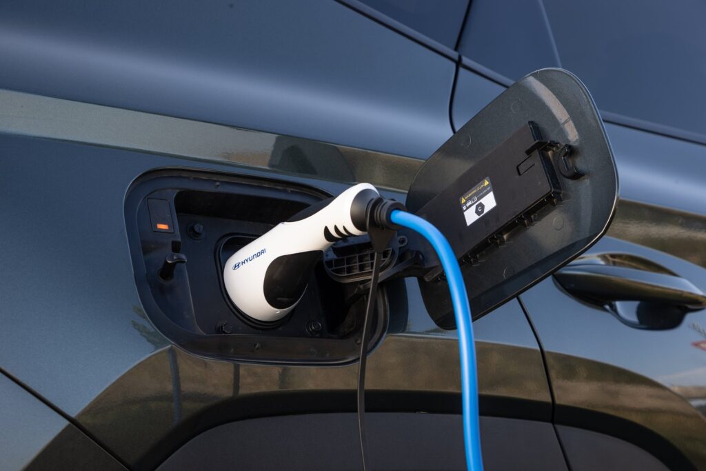 is tinklo ikraunamas hibridinis automobilis ikrovimas