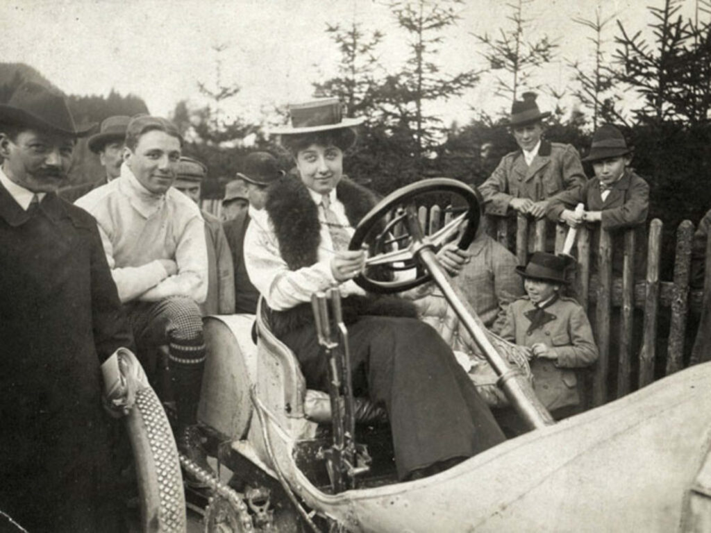 mercedes jellinek uz automobilio vairo