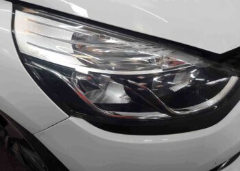 renault clio priekinis zibintas kapotas priekis