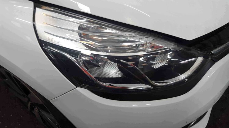 renault clio priekinis zibintas kapotas priekis