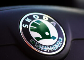 skoda logotipas emblema
