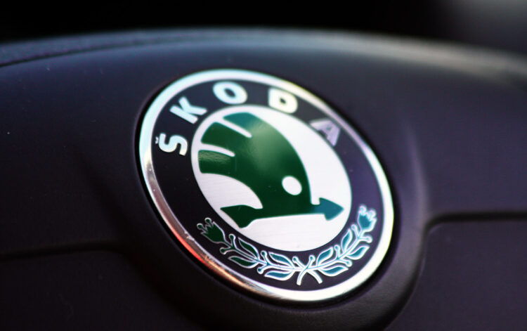 skoda logotipas emblema