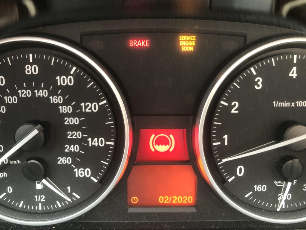 stabdziu skyscio lempute automobilio prietaisu skydelyje