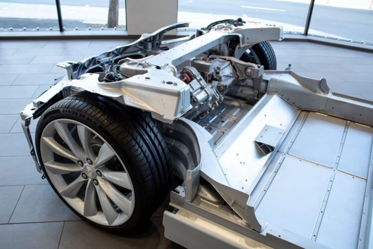sugedes elektromobilis mercedes-benz