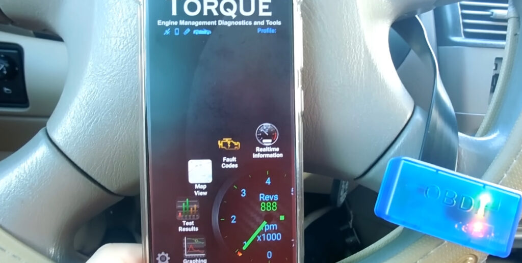 torque programele ir elm327 diagnostika prijungta prie obd2 prievado