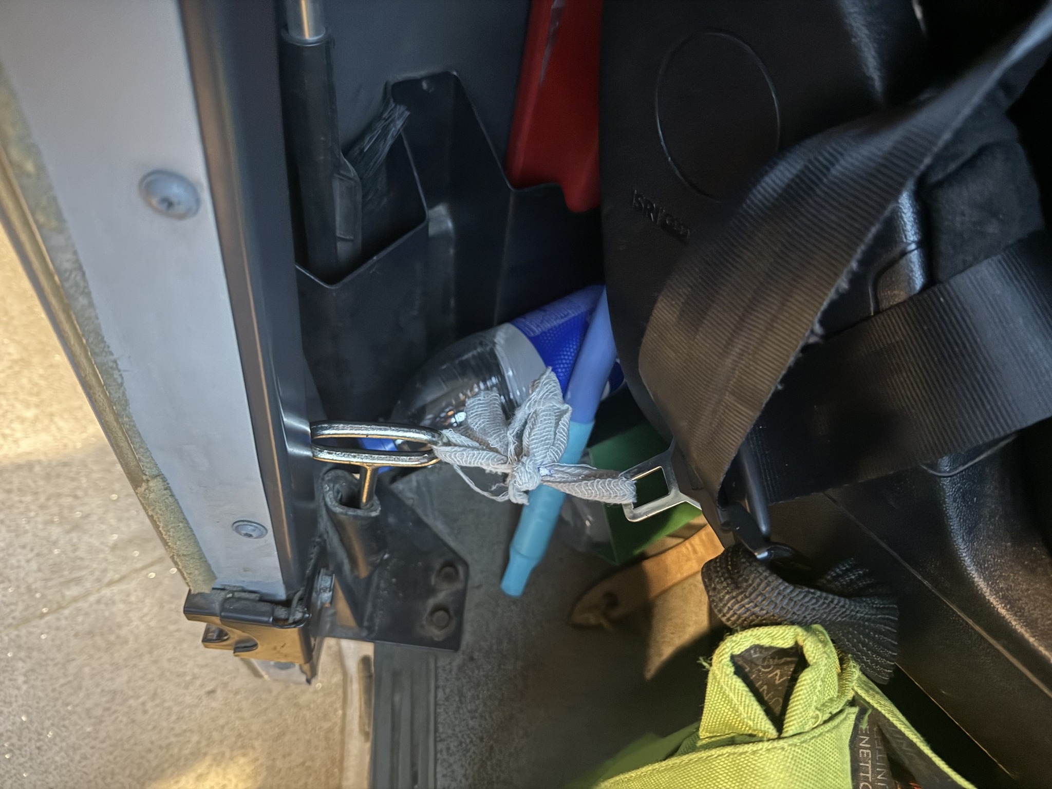 Autobusų vairuotojas be saugos diržo