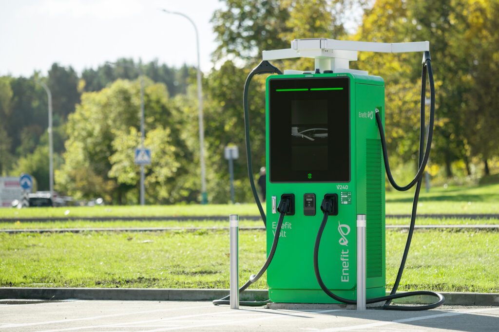 Enefit elektromobilių įkrovimo stotelė