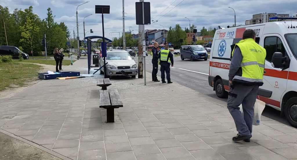 Avarija HP eismo įvykis viešojo transporto stotelė