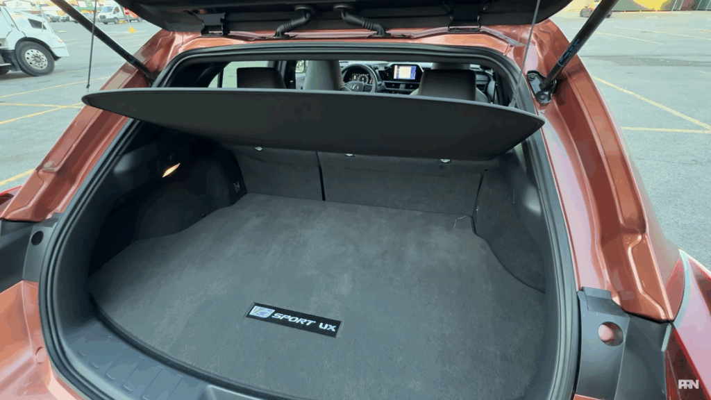 Lexus UX 300h F SPORT Design bagazine