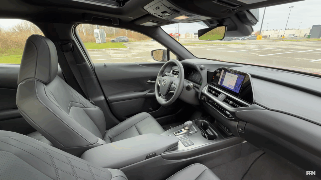 Lexus UX 300h F SPORT Design interjeras