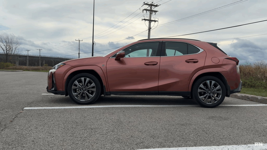 Lexus UX 300h F SPORT Design sonas