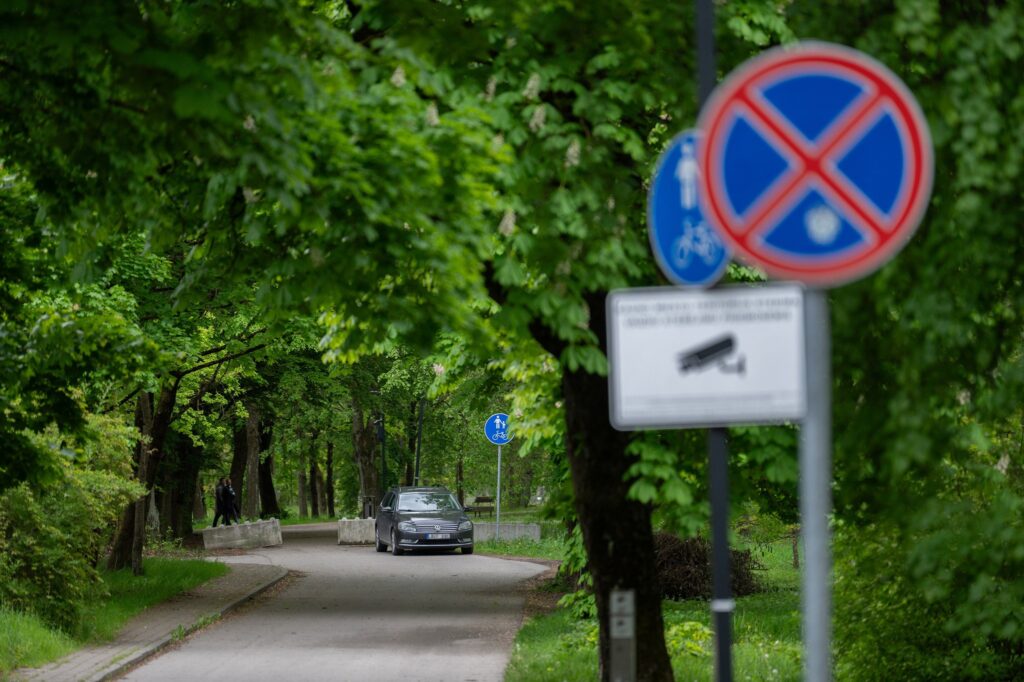 Masinis pažeidimų bumas Kaune sporto renginio metu 79 netinkamai pastatyti automobiliai 2