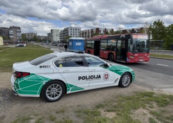 Autobusų vairuotojas be saugos diržo