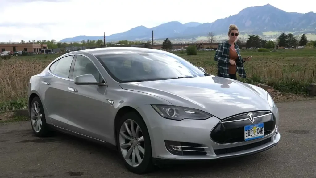 Šis Tesla Model S važiuoja jau 11 metų kiek dar liko ridos