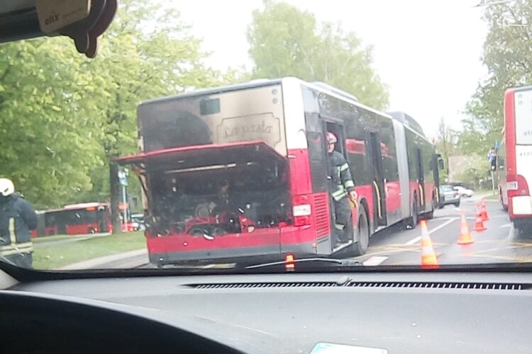Vilniuje užsidegė autobusas su dujų įranga Išvengta didelės nelaimės