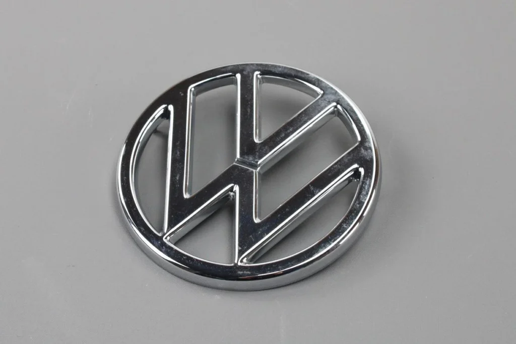Volkswagen LT 1975-1989 chromuotas priekinių grotelių ženkliukas