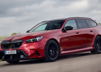 bmw m5 touring priekis kampu 2025