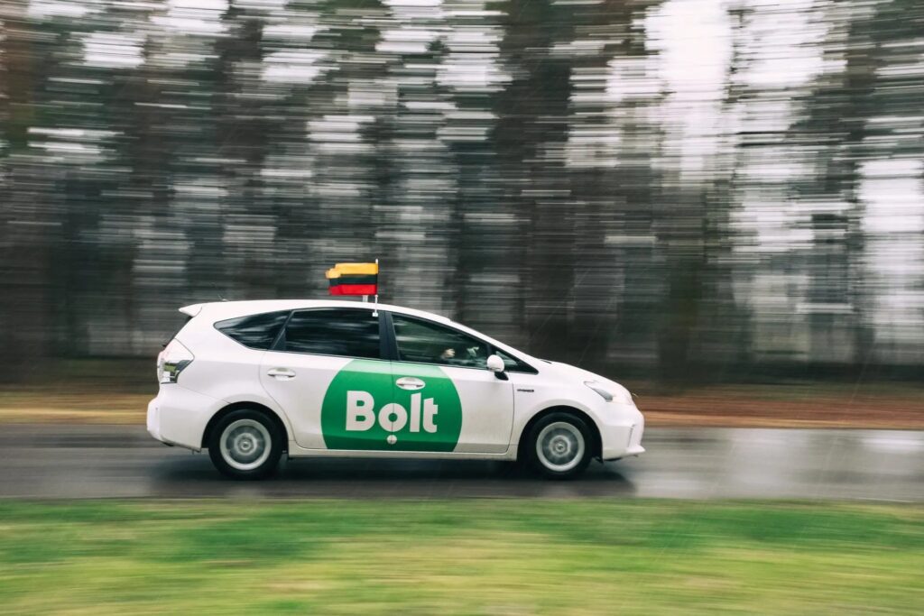 bolt pavezejas automobilis