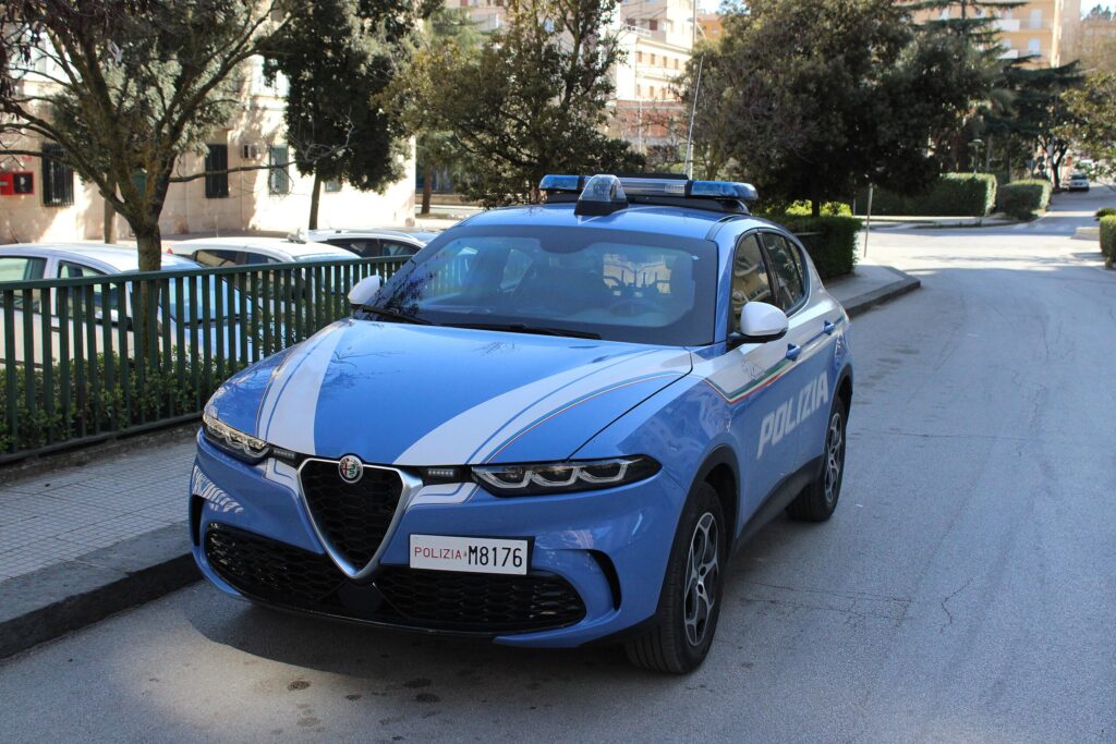 italijos policijos automobilis visureigis alfa romeo tonale