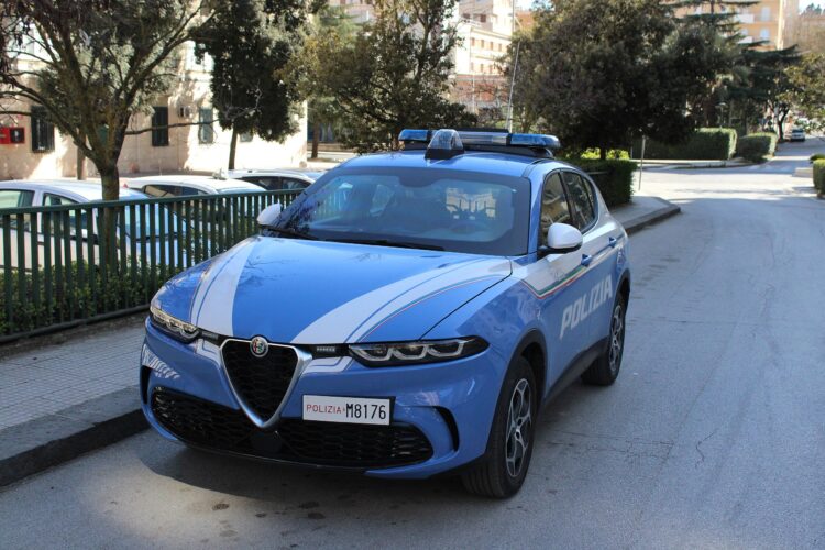 italijos policijos automobilis visureigis alfa romeo tonale