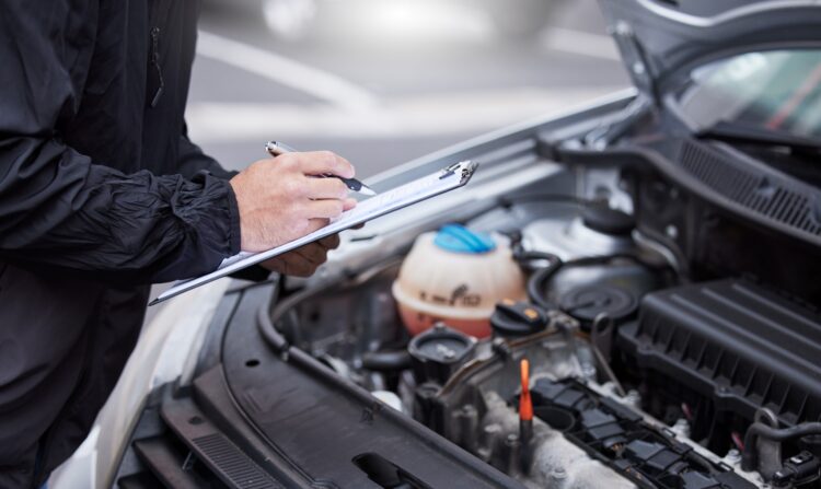 technine apziura atidarytas automobilio variklio dangtis automobilio patikra rida