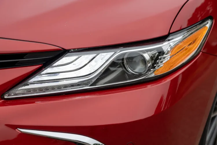 toyota camry hybrid priekinis zibintas