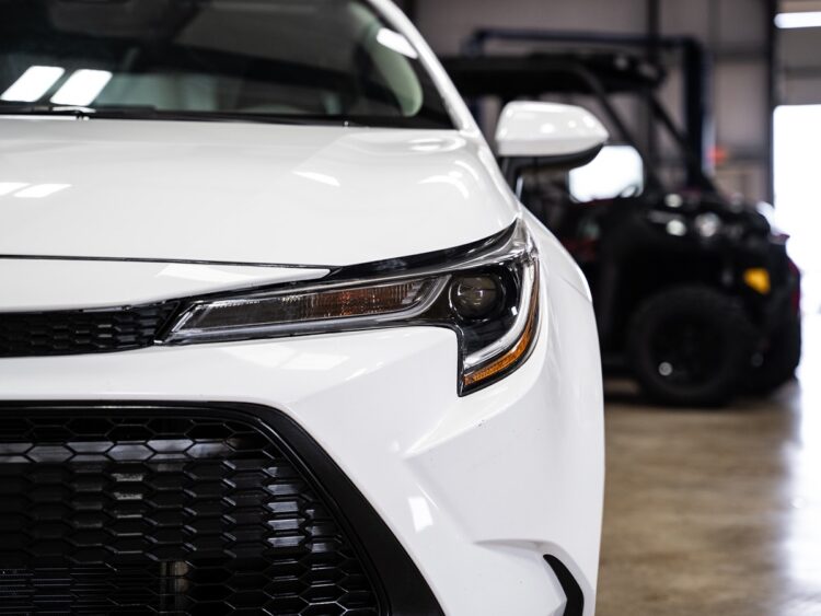 toyota corolla priekis priekinis zibintas